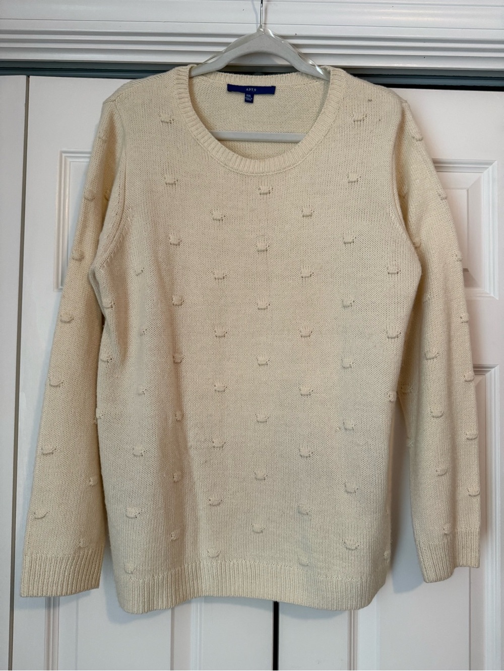 Apt 9 Women’s Cream Textured Crewneck Sweater